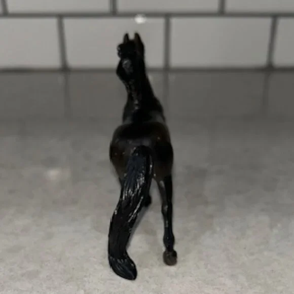 Breyer Stablemate Toy 3" Tall by 4" long Bay Horse - Picture 7 of 7